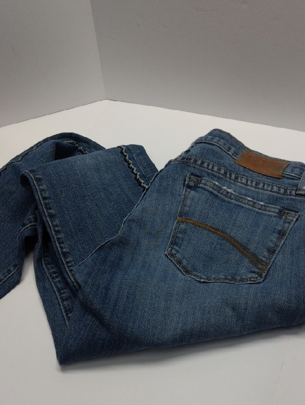 Driftwood Women’s size 28 Embroidered Straight Slim Low-rise Jeans READ